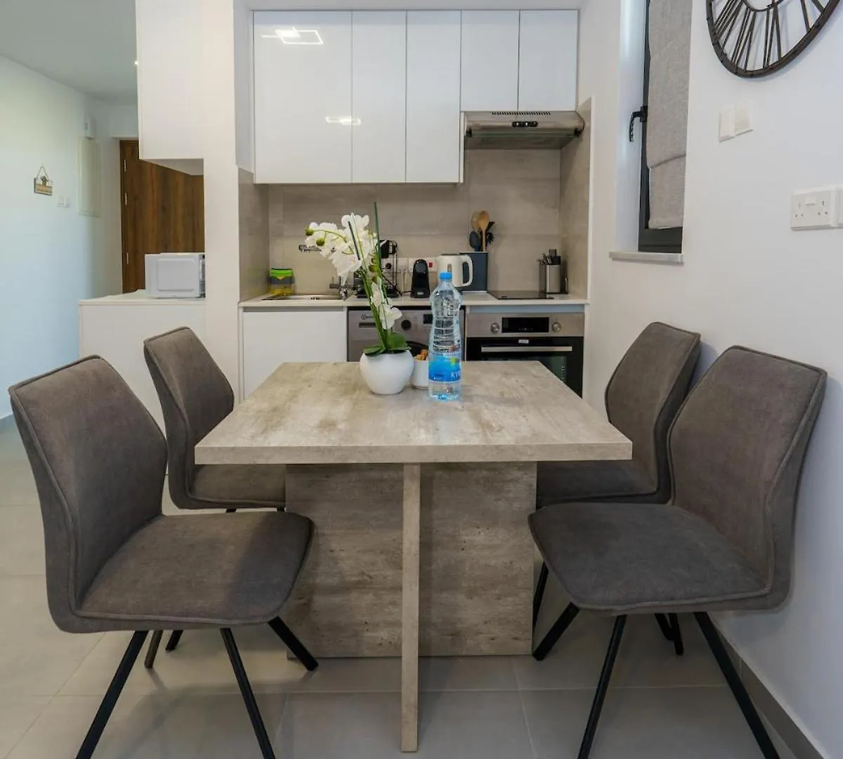 Hubstay - Suite 49 In Mackenzy Larnaca Apartamento